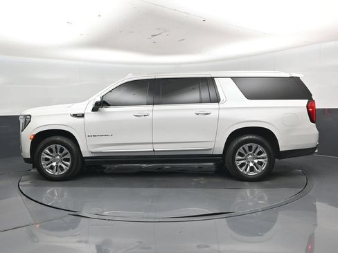 Used 2022 GMC Yukon XL Denali AWD/4WD image 36