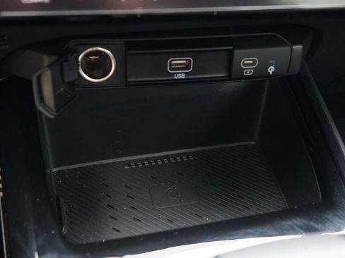 Used 2025 Kia Niro EX Touring FWD image 15