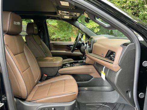 New 2026 Chevrolet Tahoe High Country w/ LPO, Get Active Package AWD/4WD image 36