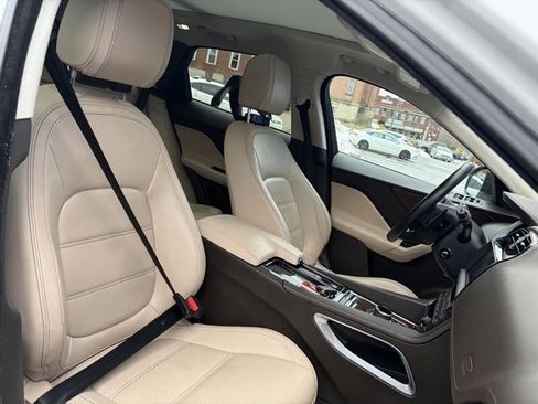 Used 2019 Jaguar F-PACE Prestige image 16