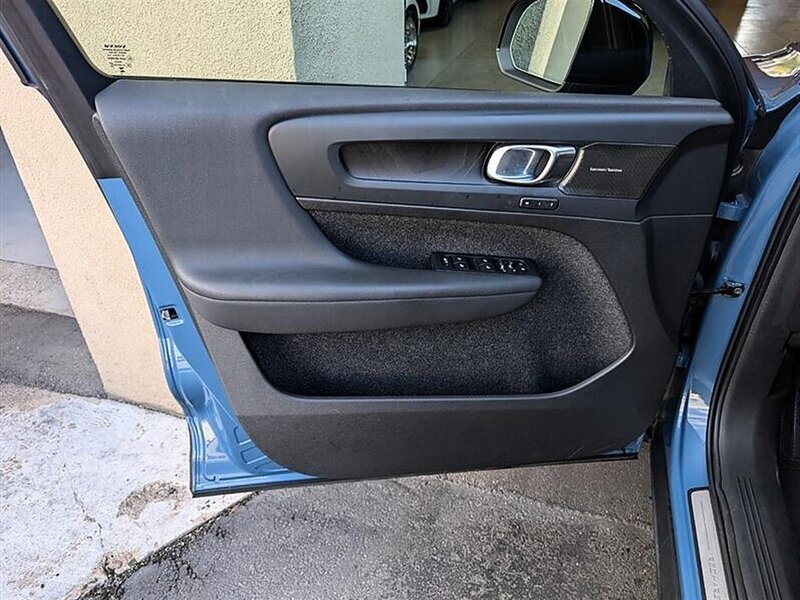 Used 2023 Volvo C40 P8 Recharge Ultimate AWD/4WD image 18