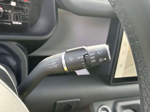 Used 2025 Land Rover Defender 110 S image 25