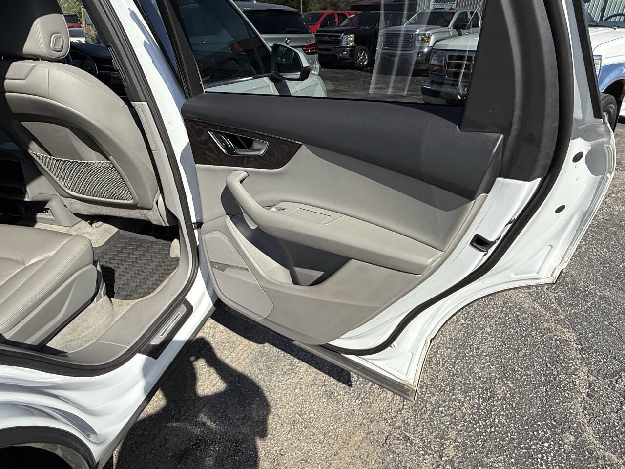 Used 2020 Audi Q7 2.0T Premium Plus w/ Premium Plus Package AWD/4WD image 28