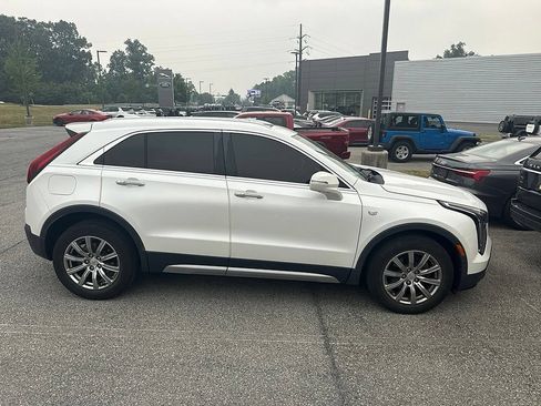 Used 2019 Cadillac XT4 Premium Luxury w/ Technology Package FWD image 4