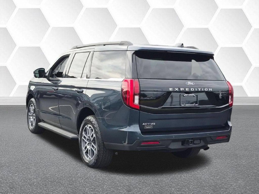 Used 2025 Ford Expedition Active AWD/4WD image 5