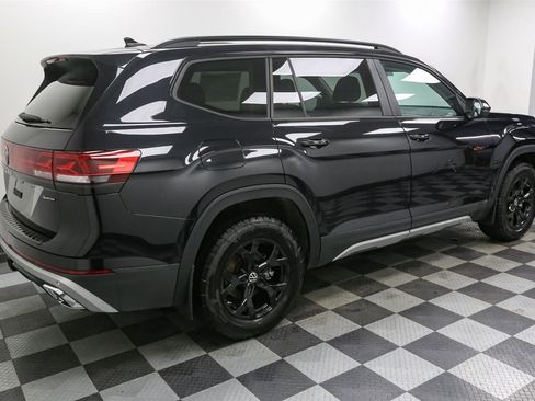 New 2026 Volkswagen Atlas Peak Edition image 9