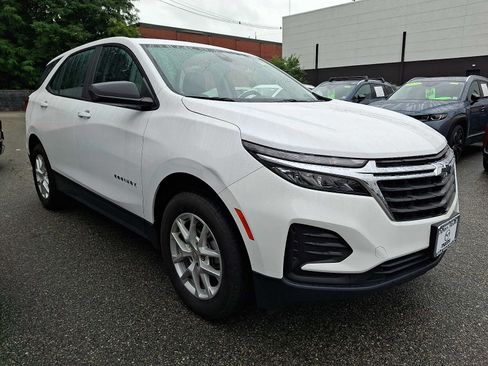 Used 2023 Chevrolet Equinox LS AWD/4WD image 3