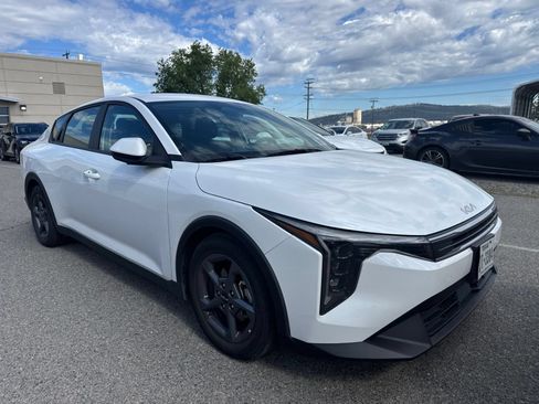 Used 2025 Kia K4 FWD image 3