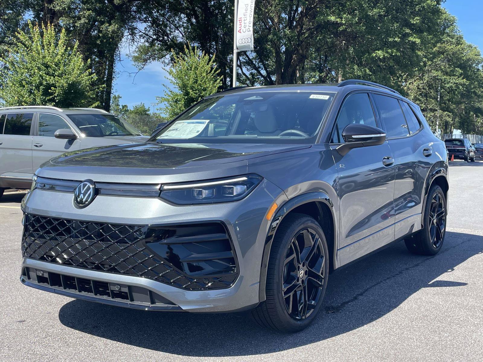 New 2026 Volkswagen Tiguan SE R-Line FWD image 3
