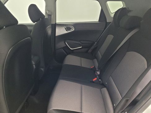 Used 2025 Kia Soul LX w/ LX Technology Package FWD image 18