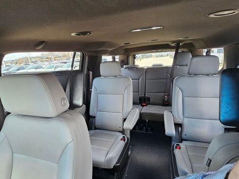 Used 2024 Chevrolet Suburban LT w/ Luxury Package image 14