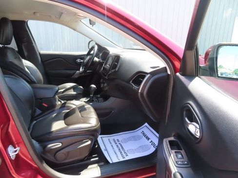 Used 2019 Jeep Cherokee Latitude Plus w/ Cold Weather Group AWD/4WD image 24