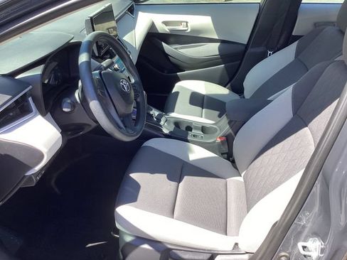 Used 2025 Toyota Corolla LE FWD image 4