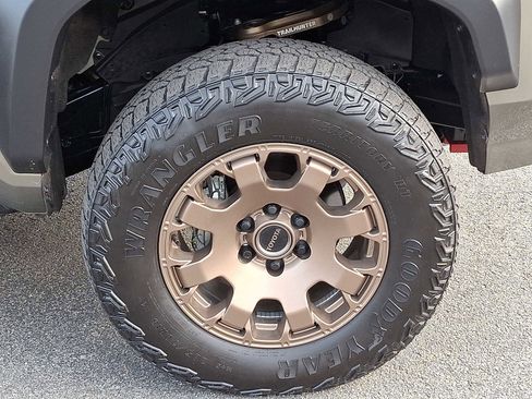 Used 2025 Toyota Tacoma 4x4 Double Cab Hybrid image 8