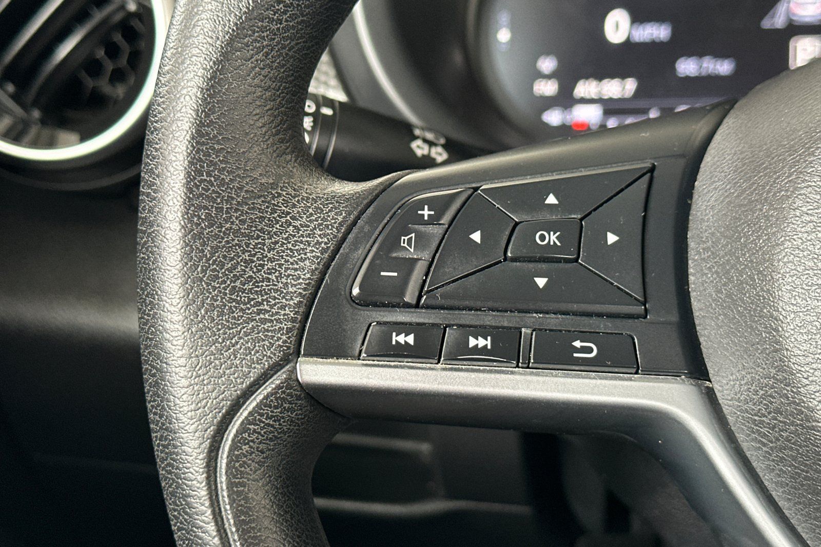 Used 2021 Nissan Kicks SV FWD image 31