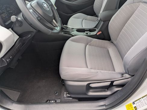 Used 2026 Toyota Corolla SE w/ SE Package FWD image 4