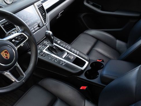 Used 2018 Porsche Macan Sport Edition image 34