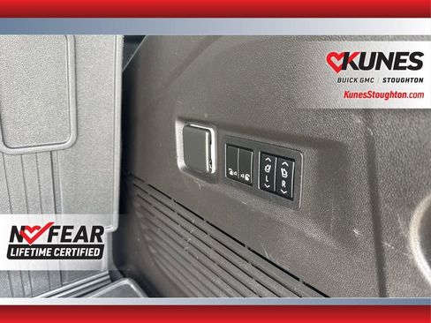 Used 2021 GMC Yukon Denali w/ Denali Premium Package image 21