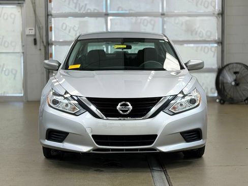 Used 2017 Nissan Altima 2.5 S w/ Power Driver Seat Package FWD image 2