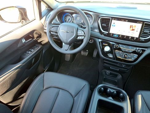 New 2026 Chrysler Pacifica Select w/ S Appearance Package FWD image 15
