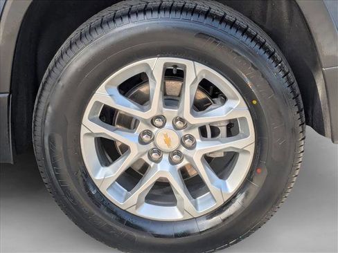 Used 2023 Chevrolet Traverse LS FWD image 25