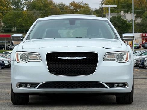Used 2020 Chrysler 300 Limited image 3