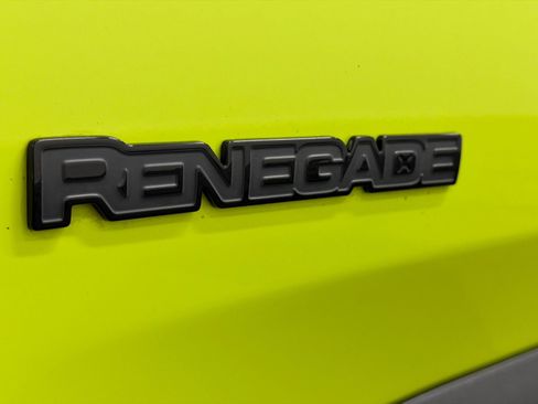 Used 2017 Jeep Renegade Altitude FWD image 13
