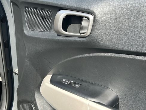 Certified 2025 Hyundai Venue SEL FWD image 25
