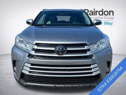 Used 2019 Toyota Highlander XLE AWD/4WD image 2