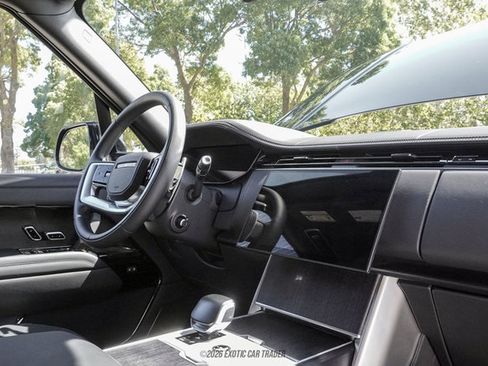 Used 2026 Land Rover Range Rover SV AWD/4WD image 24