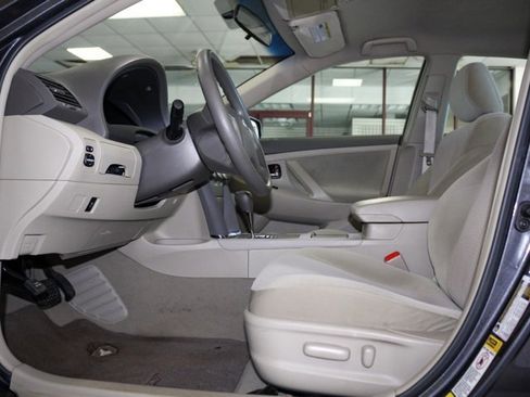 Used 2011 Toyota Camry LE w/ LE Extra-Value Pkg image 7