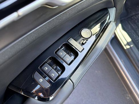 Used 2023 Kia Sportage EX image 10