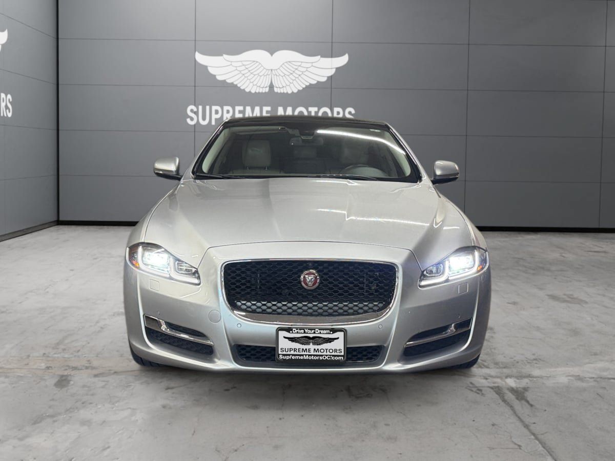 Used 2016 Jaguar XJ R-Sport RWD image 8