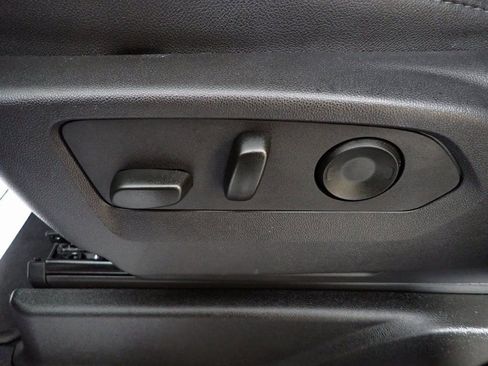 Used 2025 Chevrolet Tahoe Z71 image 25