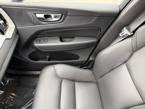 Certified 2025 Volvo XC60 B5 Plus image 30