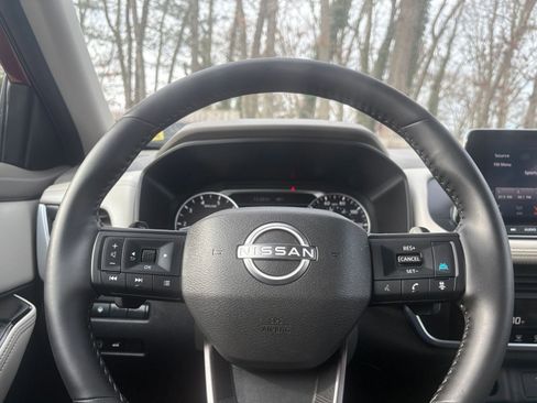 Used 2025 Nissan Rogue SV image 23