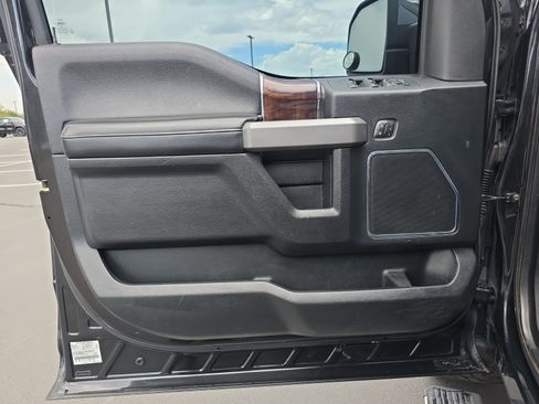 Used 2015 Ford F150 Platinum w/ Equipment Group 701A Luxury AWD/4WD image 9