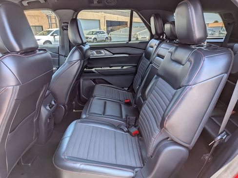 Used 2025 Ford Explorer ST-Line w/ ST-Line Street Pack AWD/4WD image 29