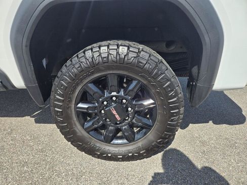 Used 2024 GMC Sierra 2500 AT4 w/ Technology Package AWD/4WD image 7
