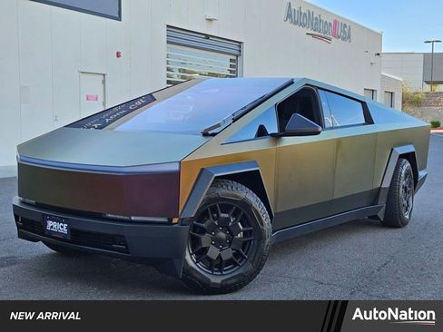 Used 2024 Tesla Cybertruck AWD Crew Cab image 1