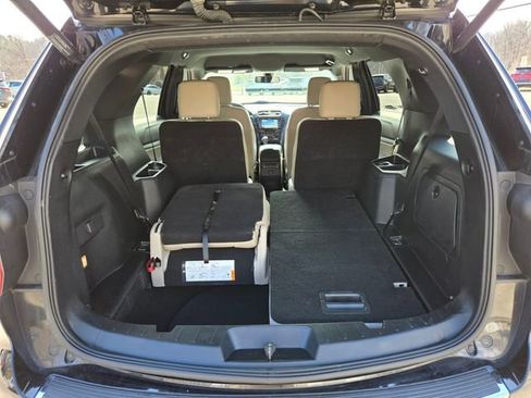 Used 2018 Ford Explorer XLT w/ Equipment Group 202A image 14