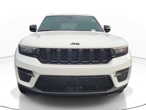 Used 2023 Jeep Grand Cherokee Altitude RWD image 2
