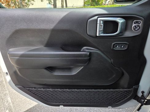 Used 2021 Jeep Wrangler Unlimited Willys image 24