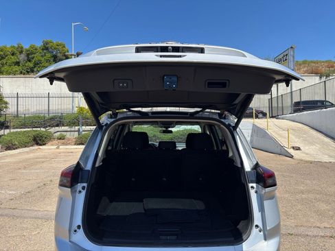 Used 2025 Nissan Rogue SV FWD image 33