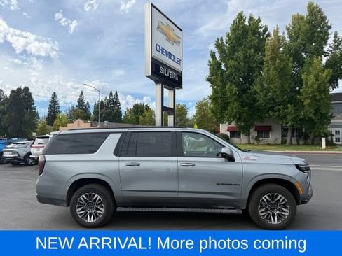 Used 2025 Chevrolet Suburban Z71 AWD/4WD image 1