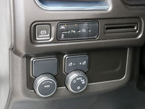 Used 2023 Chevrolet Tahoe Premier RWD image 17