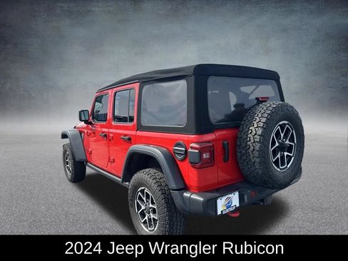 Used 2024 Jeep Wrangler Unlimited Rubicon w/ Convenience Group AWD/4WD image 3