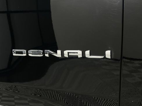 Used 2025 GMC Yukon XL Denali image 12