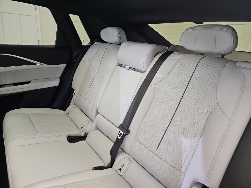 Certified 2024 Cadillac Lyriq Sport AWD/4WD image 18