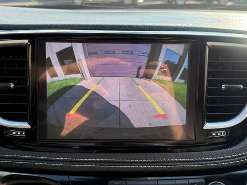 Used 2026 Chrysler Pacifica Limited FWD image 13